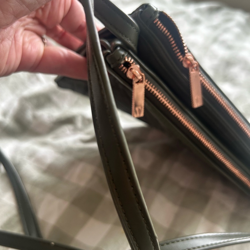 Ted Baker Olive Quilted Bow Crossbody Bag - Picture 2 of 4